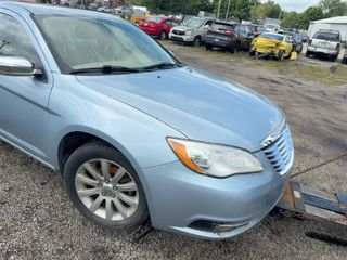 2013 Chrysler 200 Limited - Exterior Front Center Image